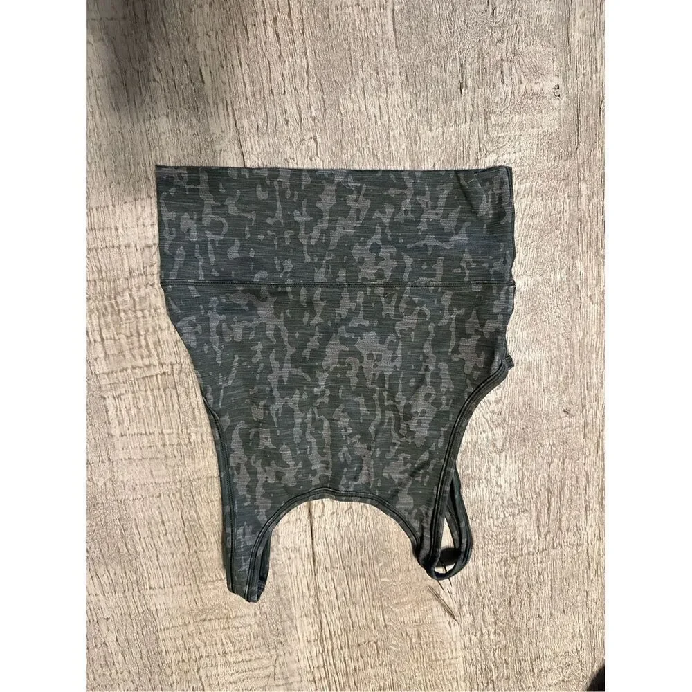 Women’s crop top Lululemon tank size 6